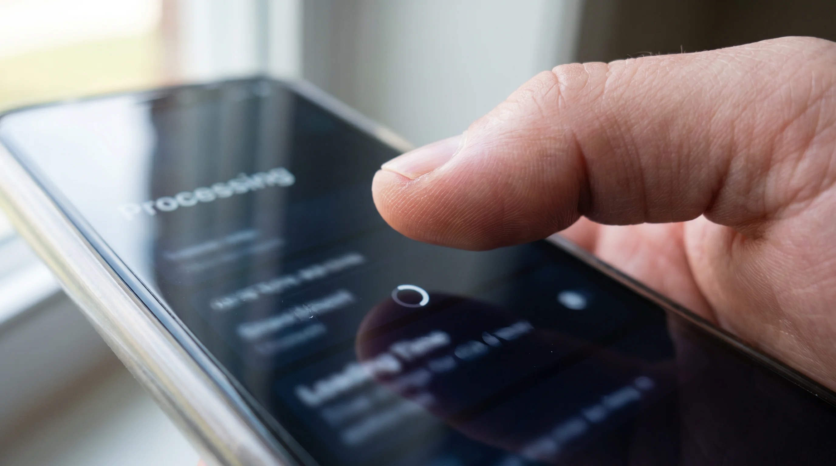 Smartphone screen showing a generic loading spinner during a tap interaction